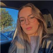 Estudiante de estudios superiores de violín se ofrece para dar clases de violín , piano o incluso lenguaje musical